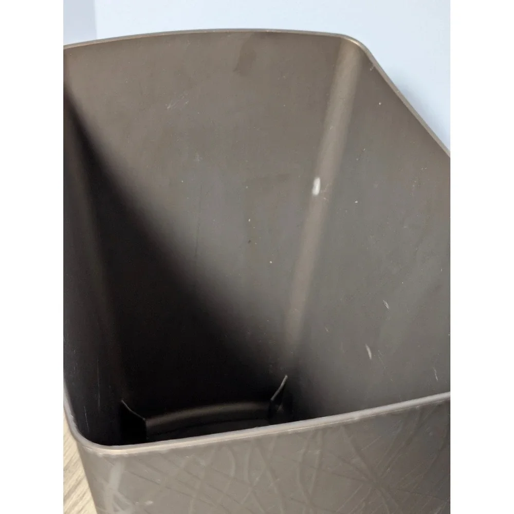 Hefty Decorative Willow Textured Plastic Wastebasket TrashCan Bronze/Brown 3.5gl